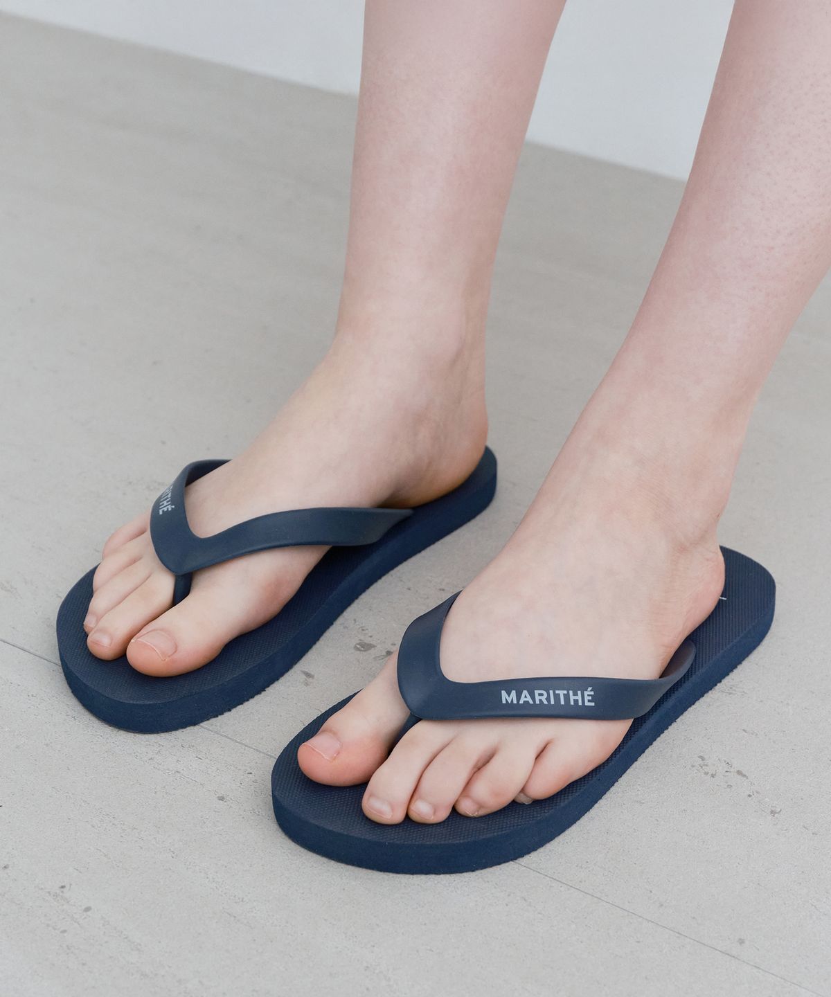 마리떼 스포츠(MARITHÉ SPORT) MOUVEMENT MARITHE FLIP FLOP dark navy