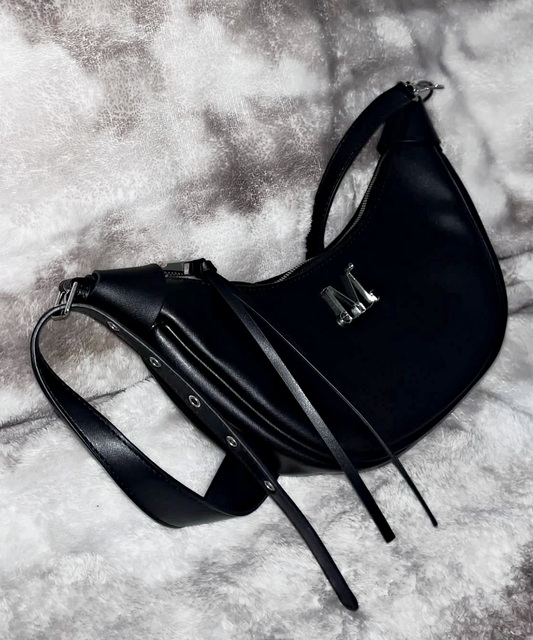 ◆MUCENT◆ Moonbella l Logo Crescent Hobo Crossbody Bag MUSINSA公式 | MUCENT Moonbella Metal Logo Crescent Hobo