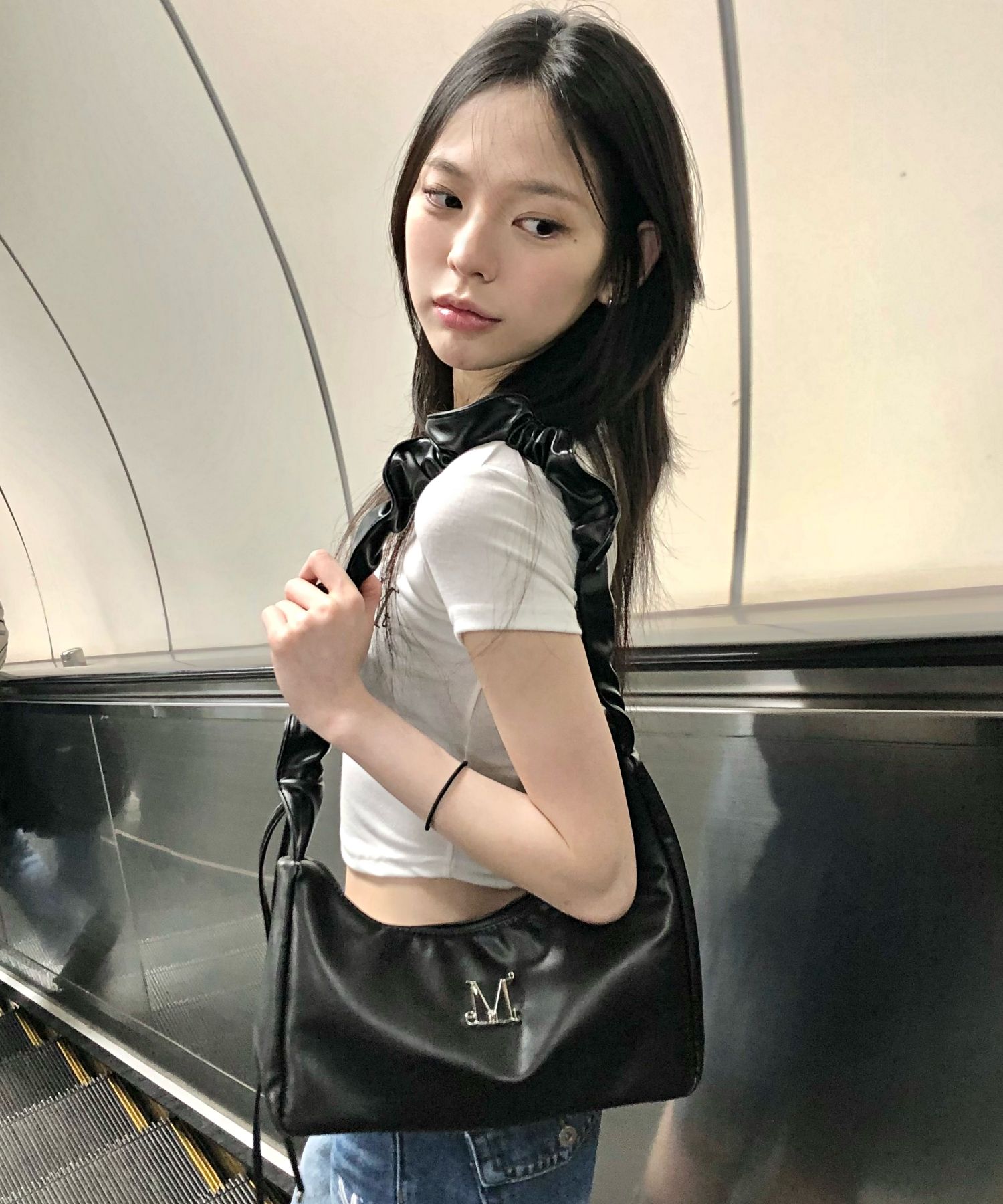 ◆MUCENT◆ Russel l Logo Shirring Crossbody Bag Unisex P MUSINSA | MUCENT Russel Metal Logo Shirring Crossbody Bag Unisex