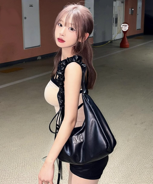 루셀 메탈 로고 셔링 크로스백 남녀공용