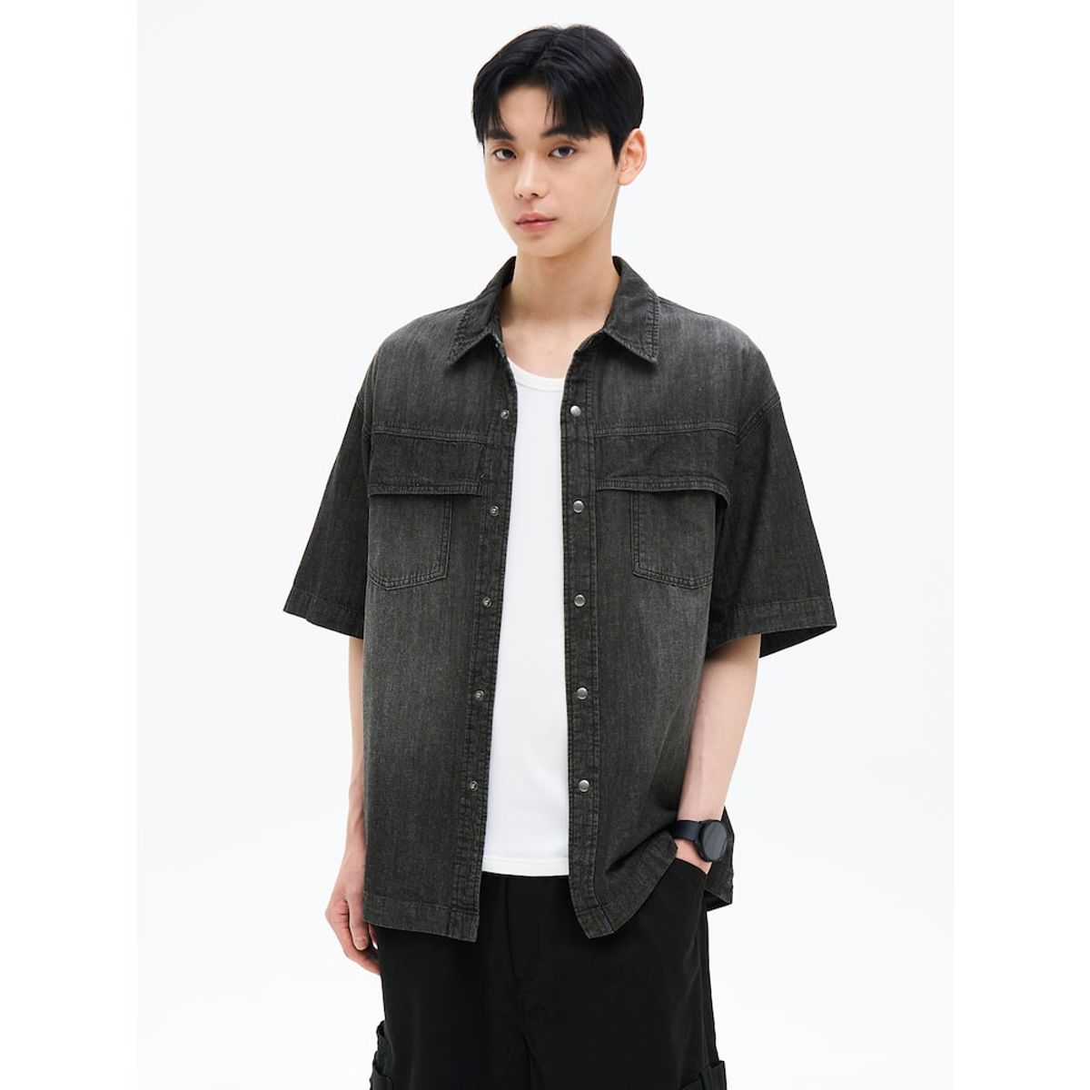 에잇세컨즈(8SECONDS) 워싱 텍스처 데님 반소매 셔츠  블랙