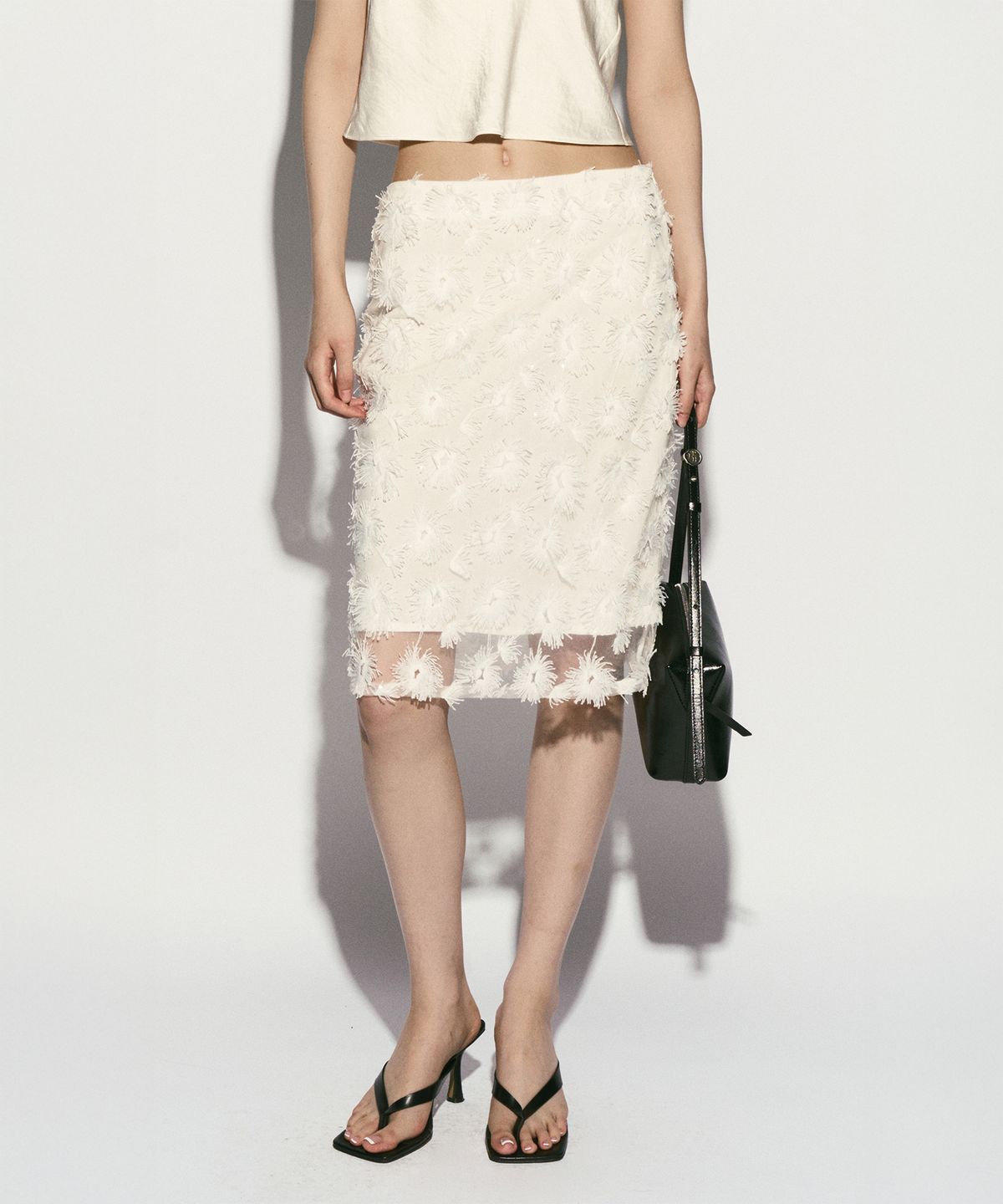 리이(RE RHEE) FLORAL LACE MIDI SKIRT
