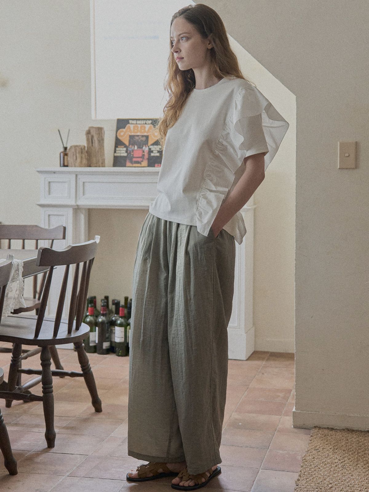 아방(AVANT-G) Ruffle Unbalance T-shirt - IVORY
