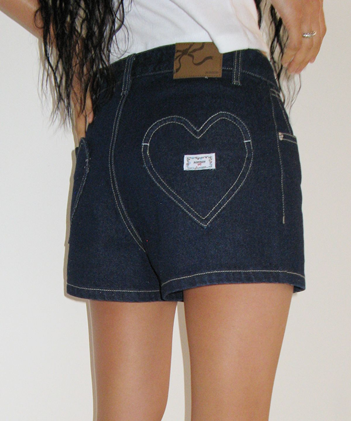 론론(RONRON) HEART POCKET MINI SHORT DENIM PANTS INDIGO BLUE
