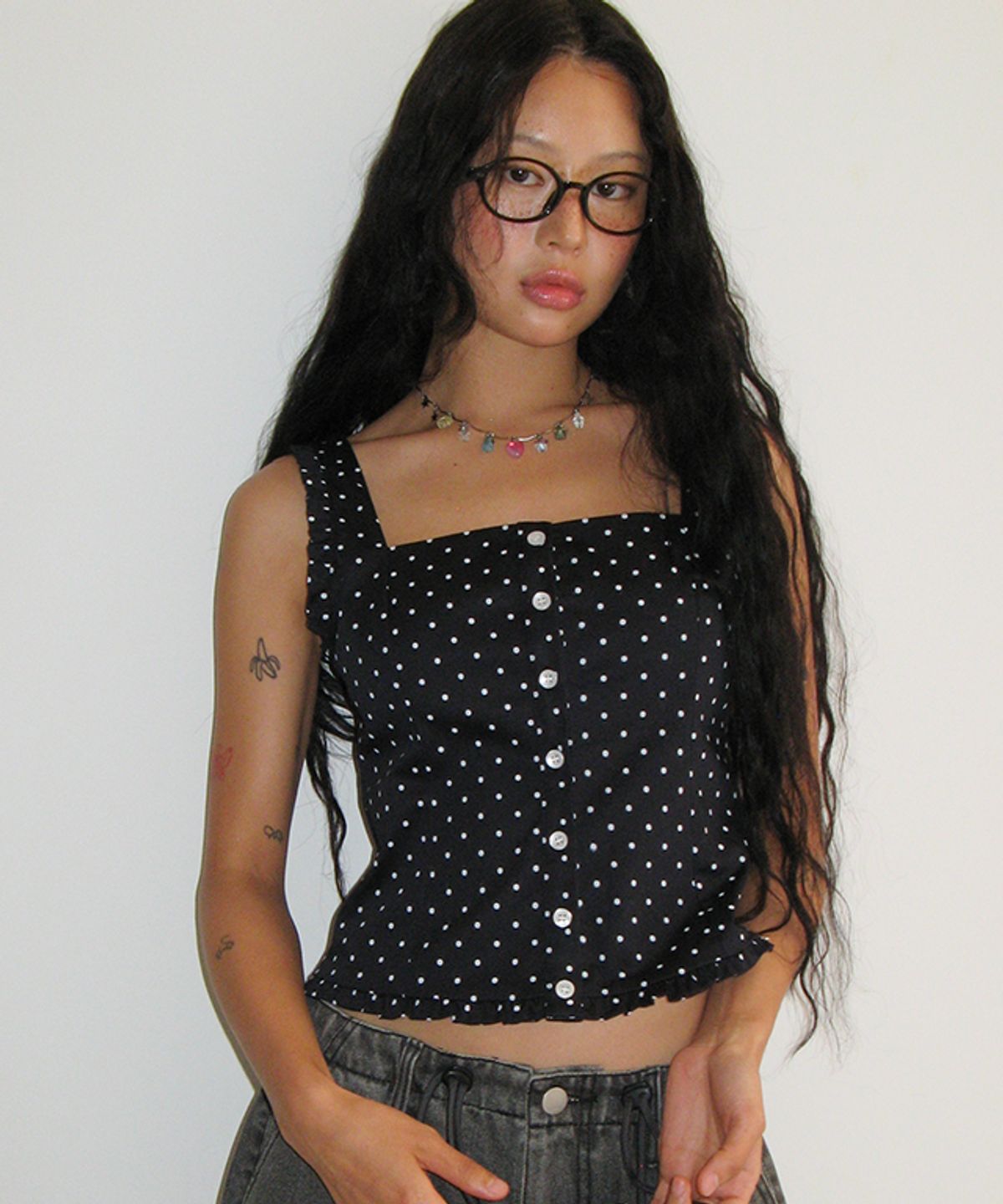 론론(RONRON) SQUARE NECK FRILL SLEEVELESS BLOUSE NAVY WHITE DOT