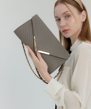 소가죽 V 퀼팅 체인 클러치백 H16H515 타프