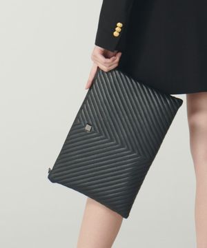 소가죽 V 퀼팅 체인 클러치백 H16H511 블랙