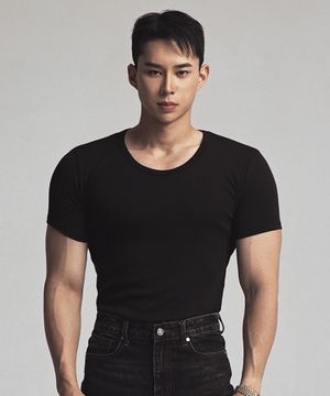 유넥 머슬핏 반팔티셔츠 블랙