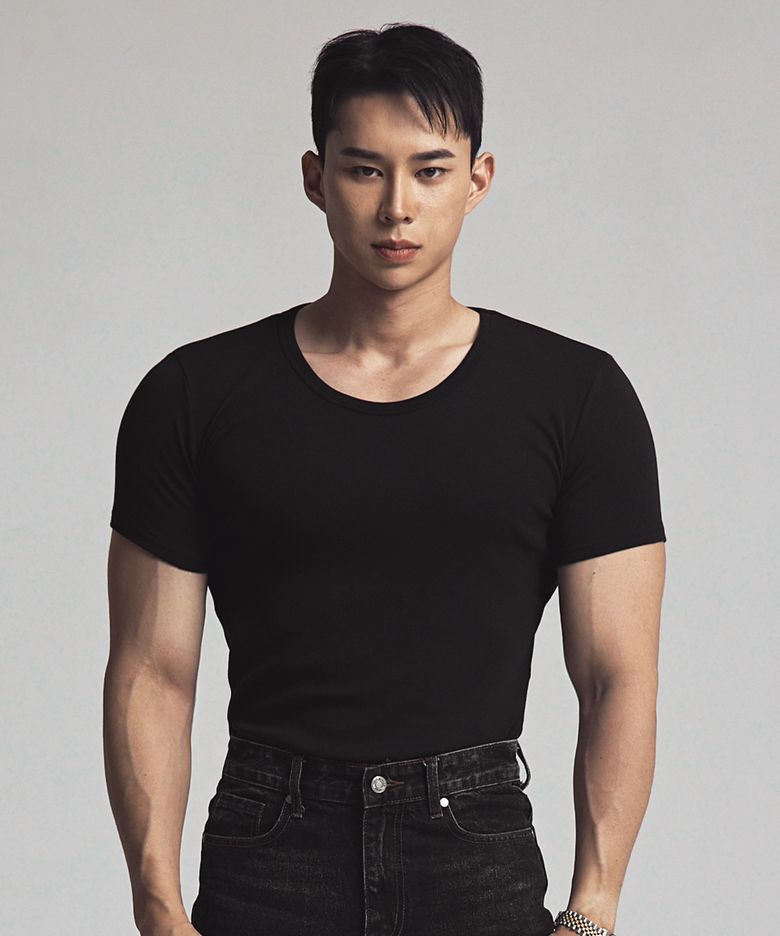 유넥 머슬핏 반팔티셔츠 블랙