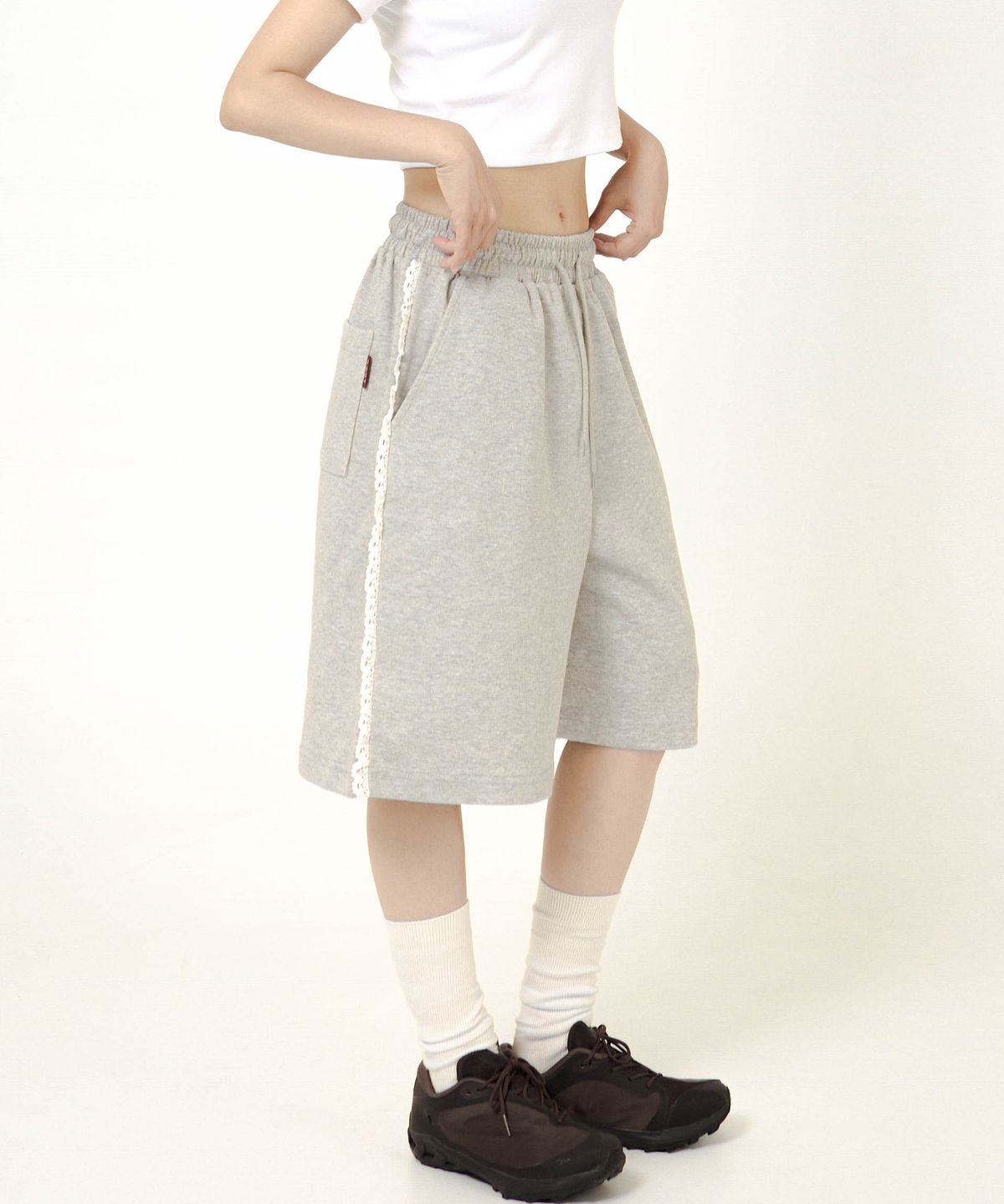 에스이에스티(S'EST) Lace Track Bermuda Shorts Gray