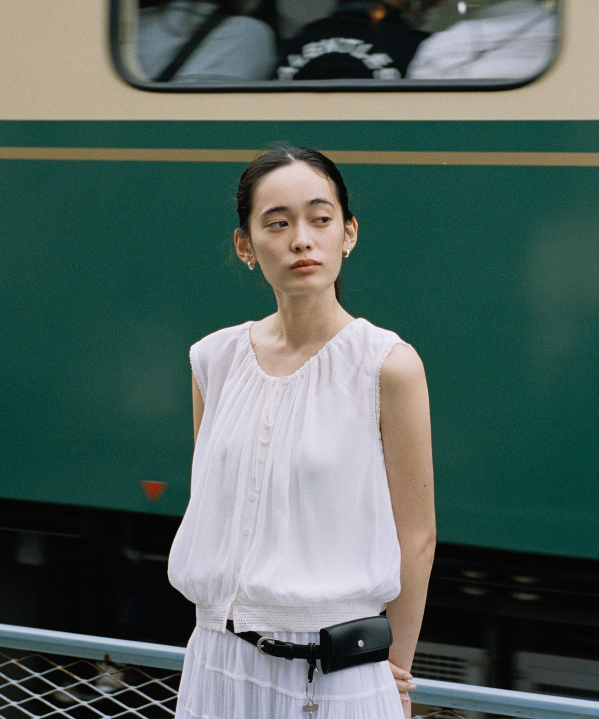 유라고(URAGO) Clair lace sleeveless blouse