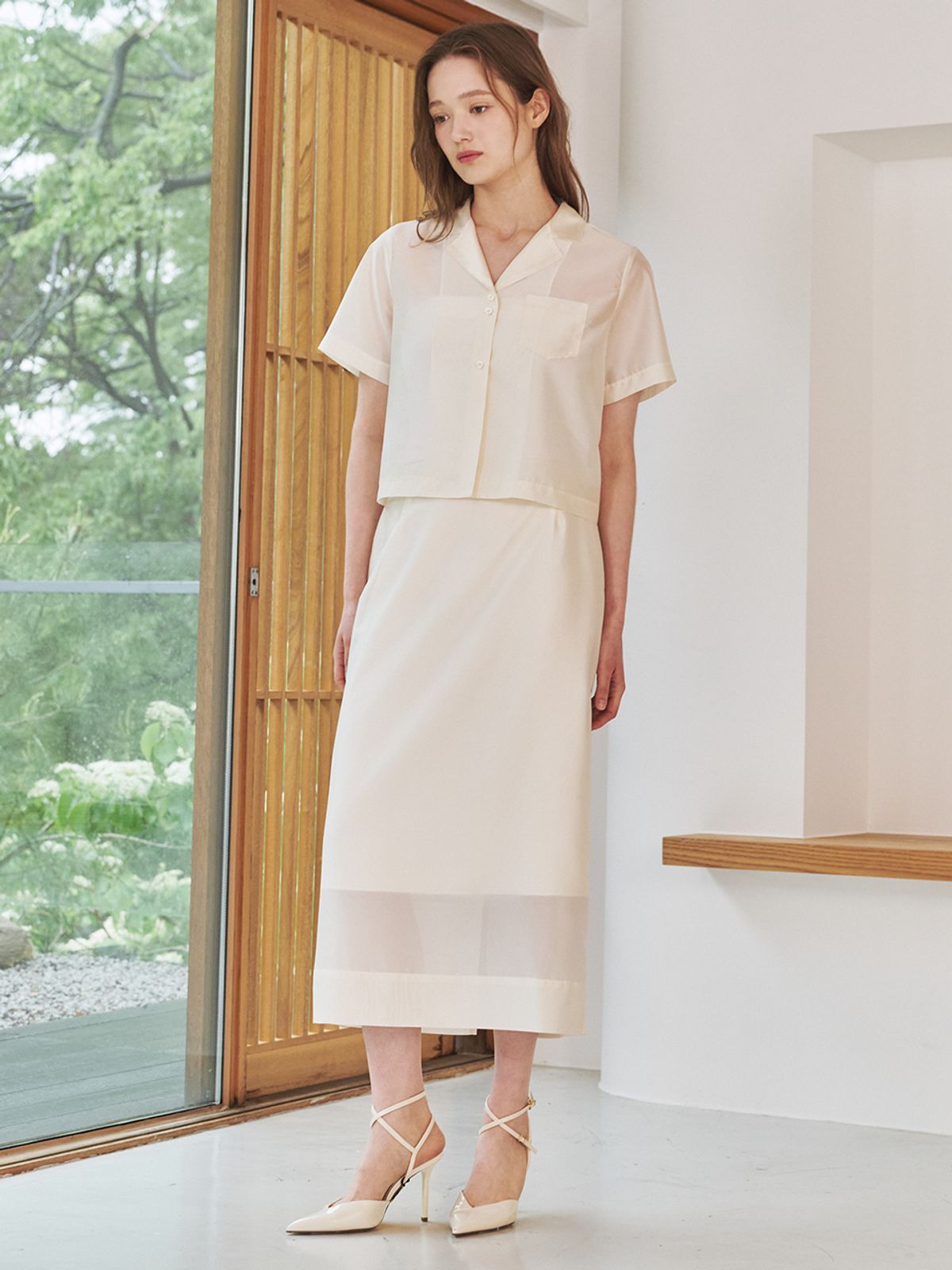 누브(NOUVE) 노치드 카라 크롭 블라우스 셋업 - 크림 / Notched Collar Crop Blouse Set Up - Cream