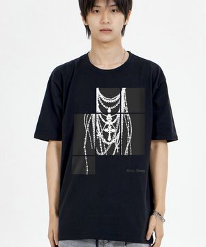 넥레이스 프린팅 반팔티 블랙