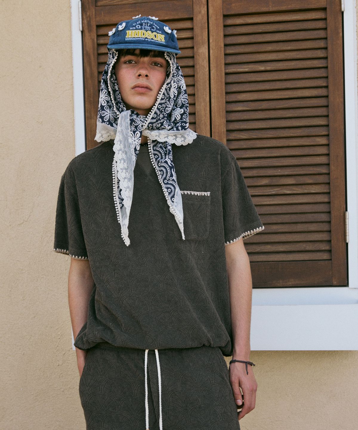 펜필드(PENFIELD) 리조트 쉘 패턴테리 하프 티셔츠 올리브_FR2KT201