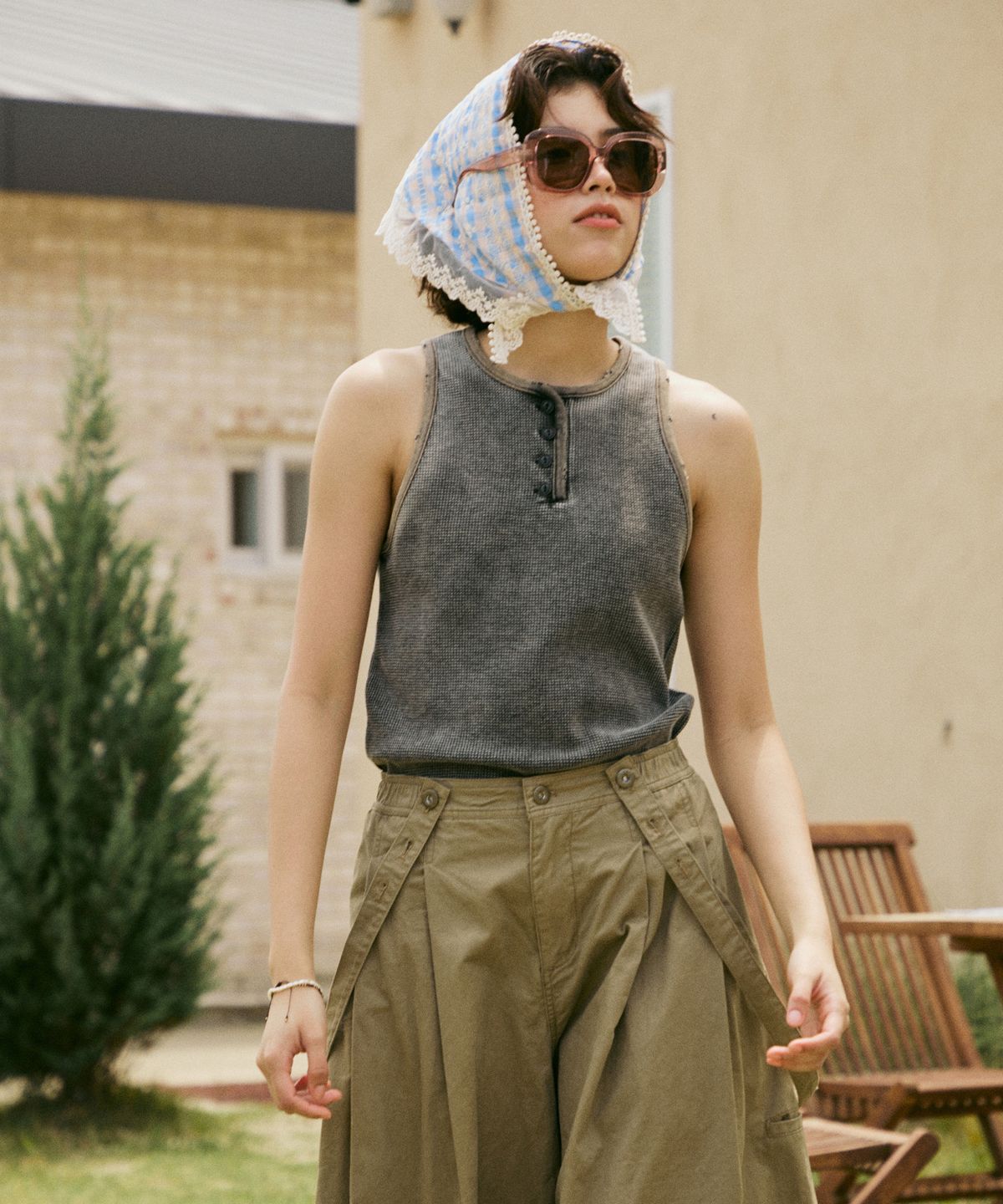 펜필드(PENFIELD) 우먼즈 디스트로이드 헨리넥 슬리브리스 블랙_FR2KV30F