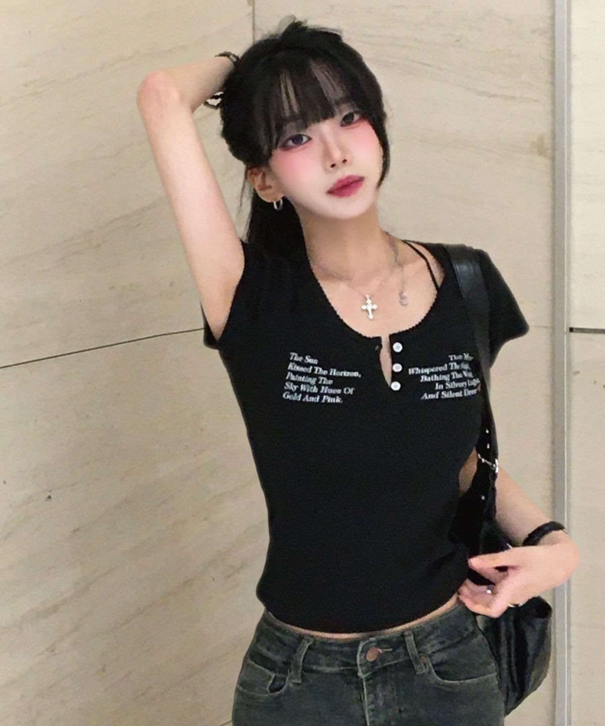 다미쉬(DAMISH) 썬앤문 레터링 헨리넥_블랙