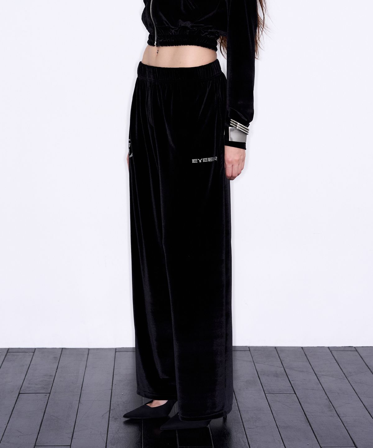 이와이이알(EYEER) Hotfix Velvet 2way Jogger Pants - Black
