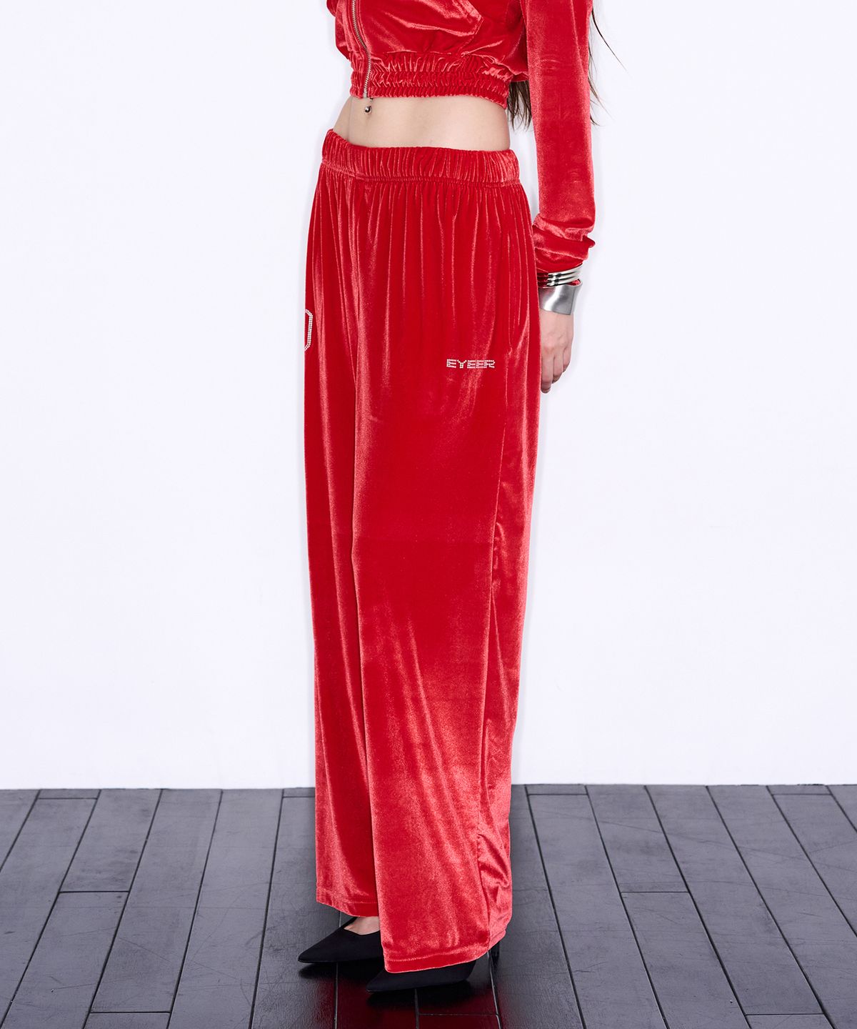 이와이이알(EYEER) Hotfix Velvet 2way Jogger Pants - Red