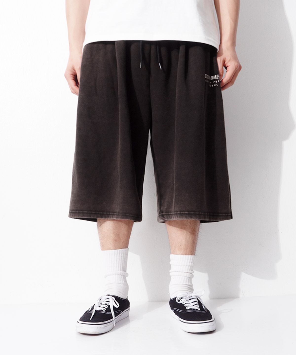큐티에잇 가먼츠(QT8 GARMENTS) LB Washed Wide Bermuda Sweat Shorts (Black)