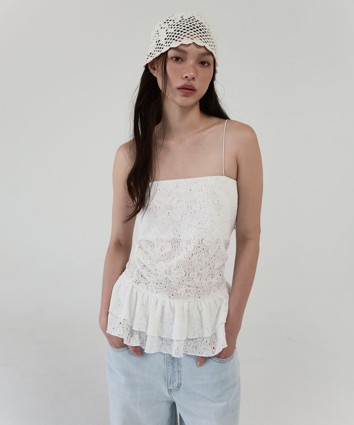 아옵트(AOPT) FLORAL LACE RUFFLE TOP - WHITE