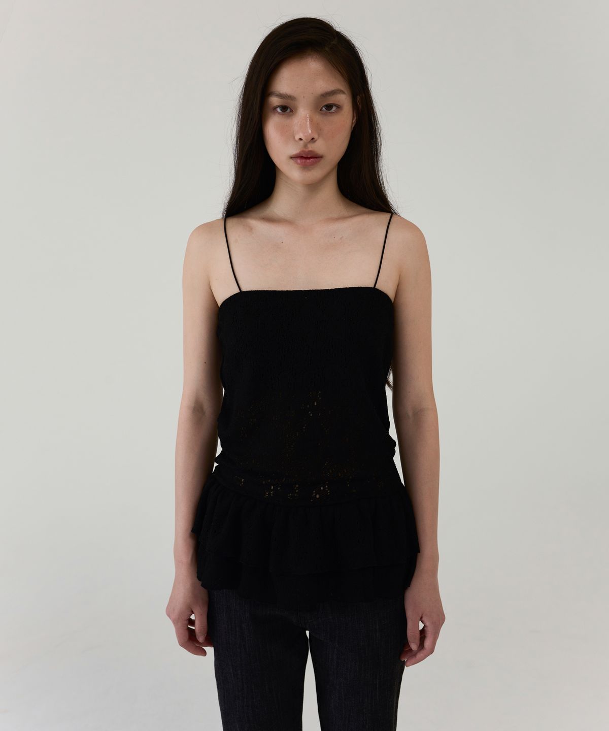 아옵트(AOPT) FLORAL LACE RUFFLE TOP - BLACK