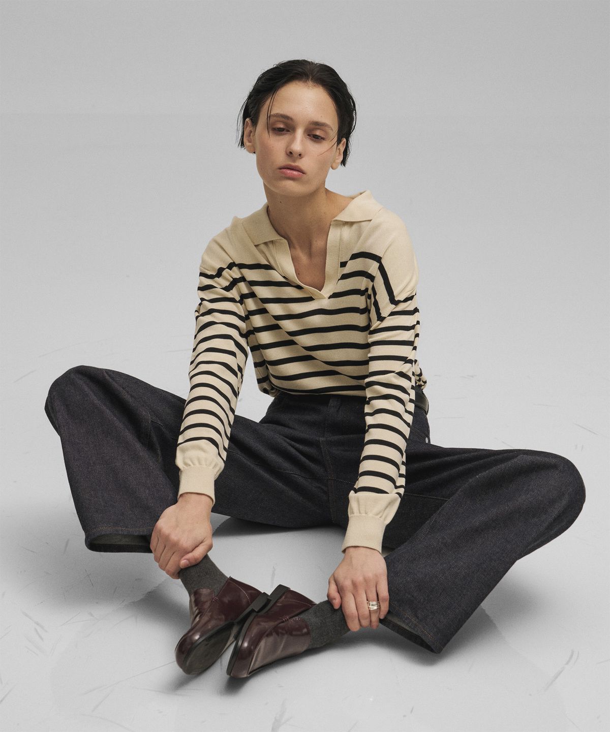 어나더오피스 우먼(ANOTHER OFFICE WOMEN) w. Sailor Silk Open-collar Knit (Ecru-Black)