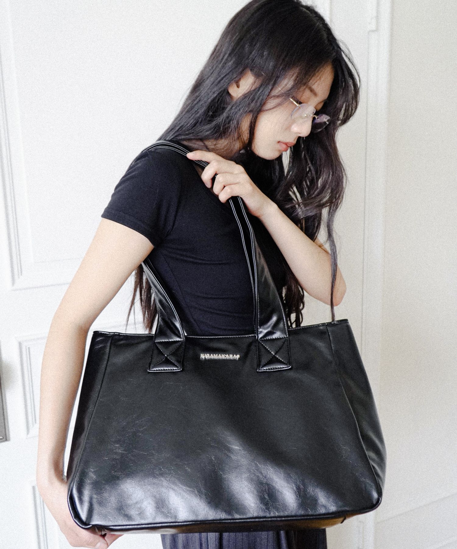 MUSINSA公式 | IUGAMAKARAS Essential Leather Shoulder Bag (Black)