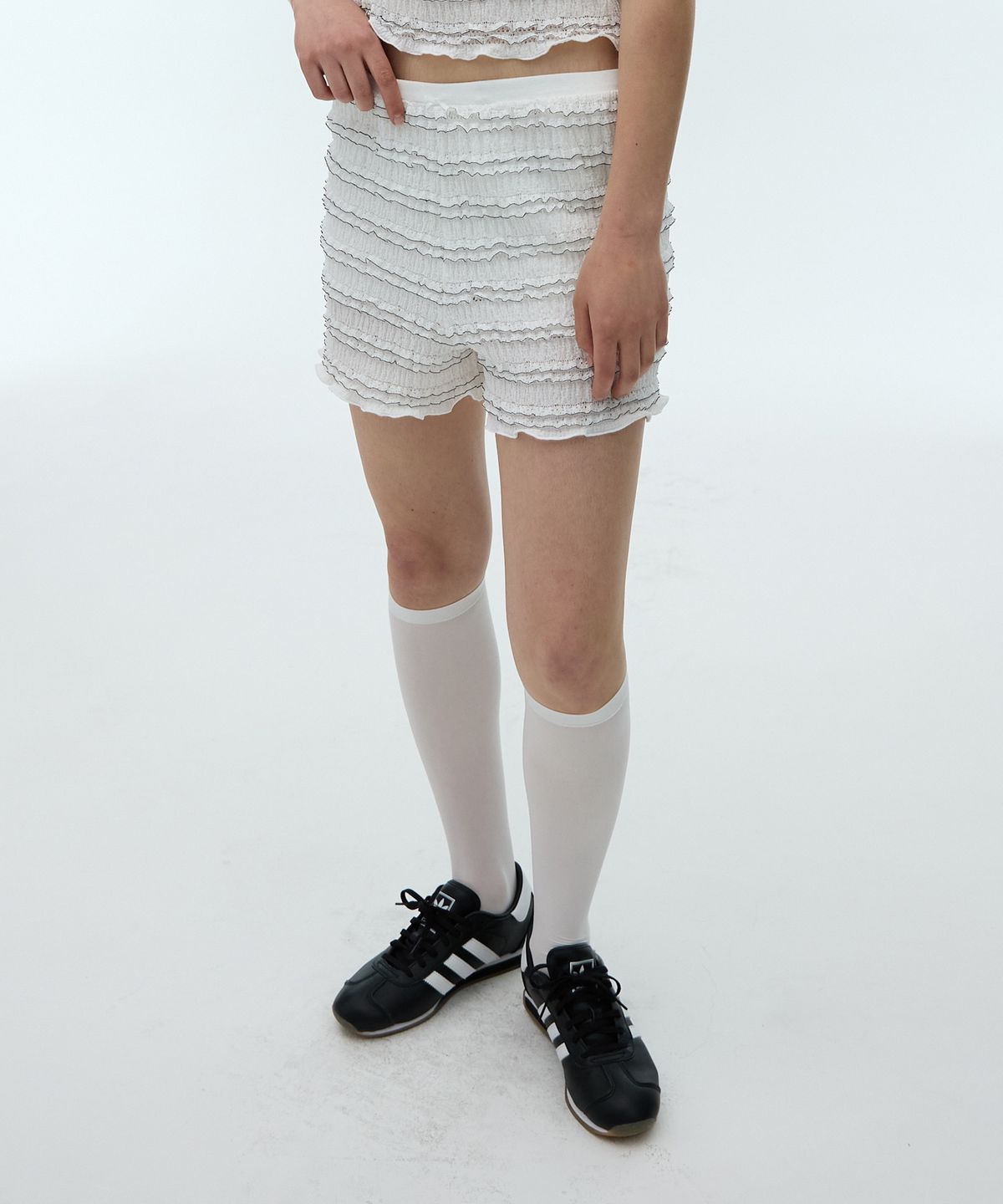 디어스토커(DEARSTALKER) HARU FRILL PATTERNED SHORTS - WHITE