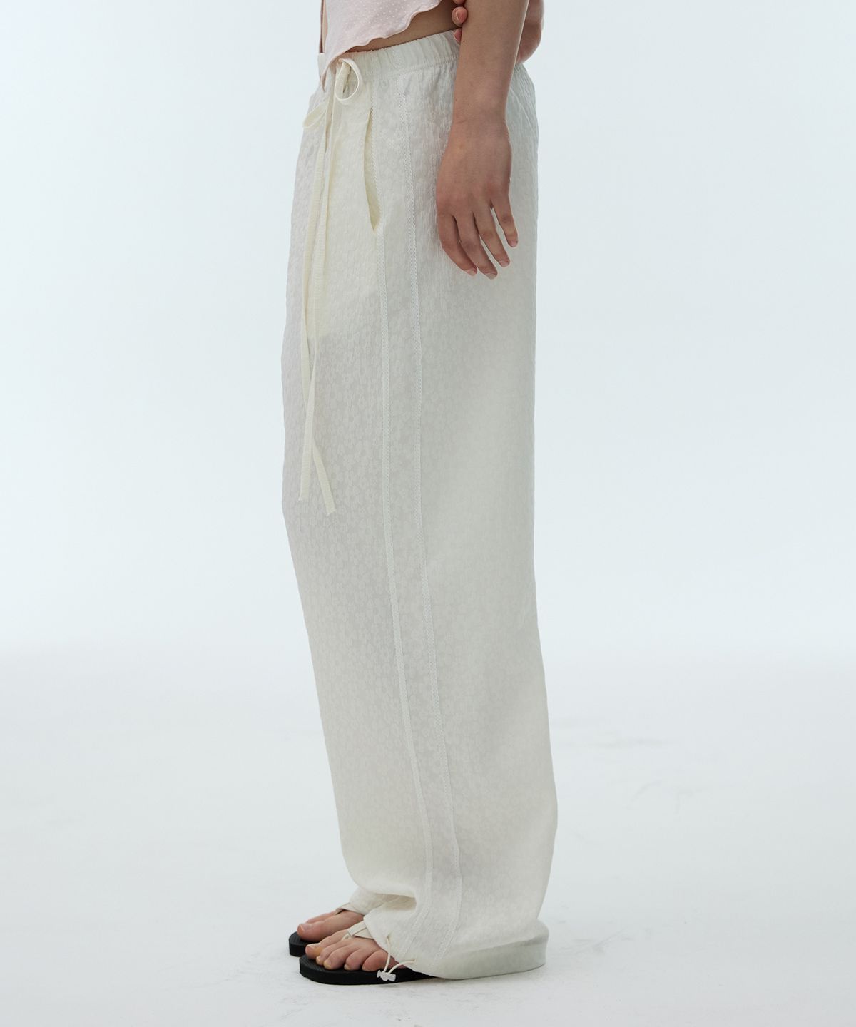 디어스토커(DEARSTALKER) ERIN FLOWER PARACHUTE PANTS - CREAM