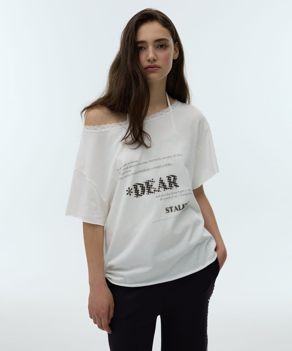 디어스토커(DEARSTALKER) DEAR BLOOM OFF SHOULDER T - WHITE