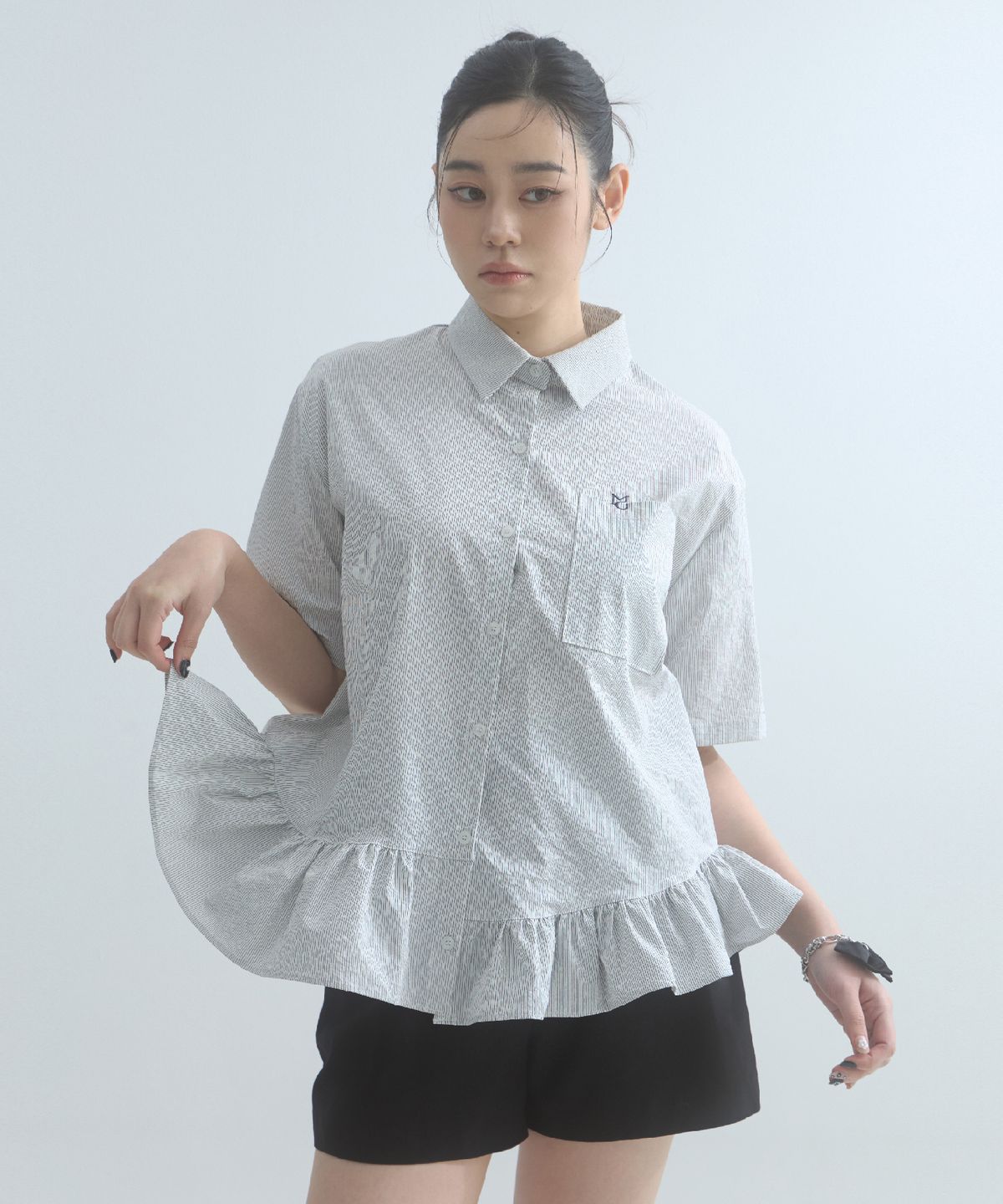 무아르모아(MOIREMOA) Stripe Frill Belt Set Shirt-White