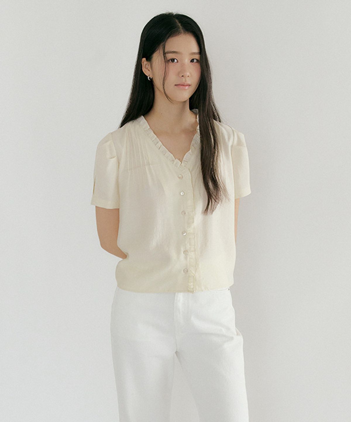 링서울(LINGSEOUL) pintuck frill blouse-cream