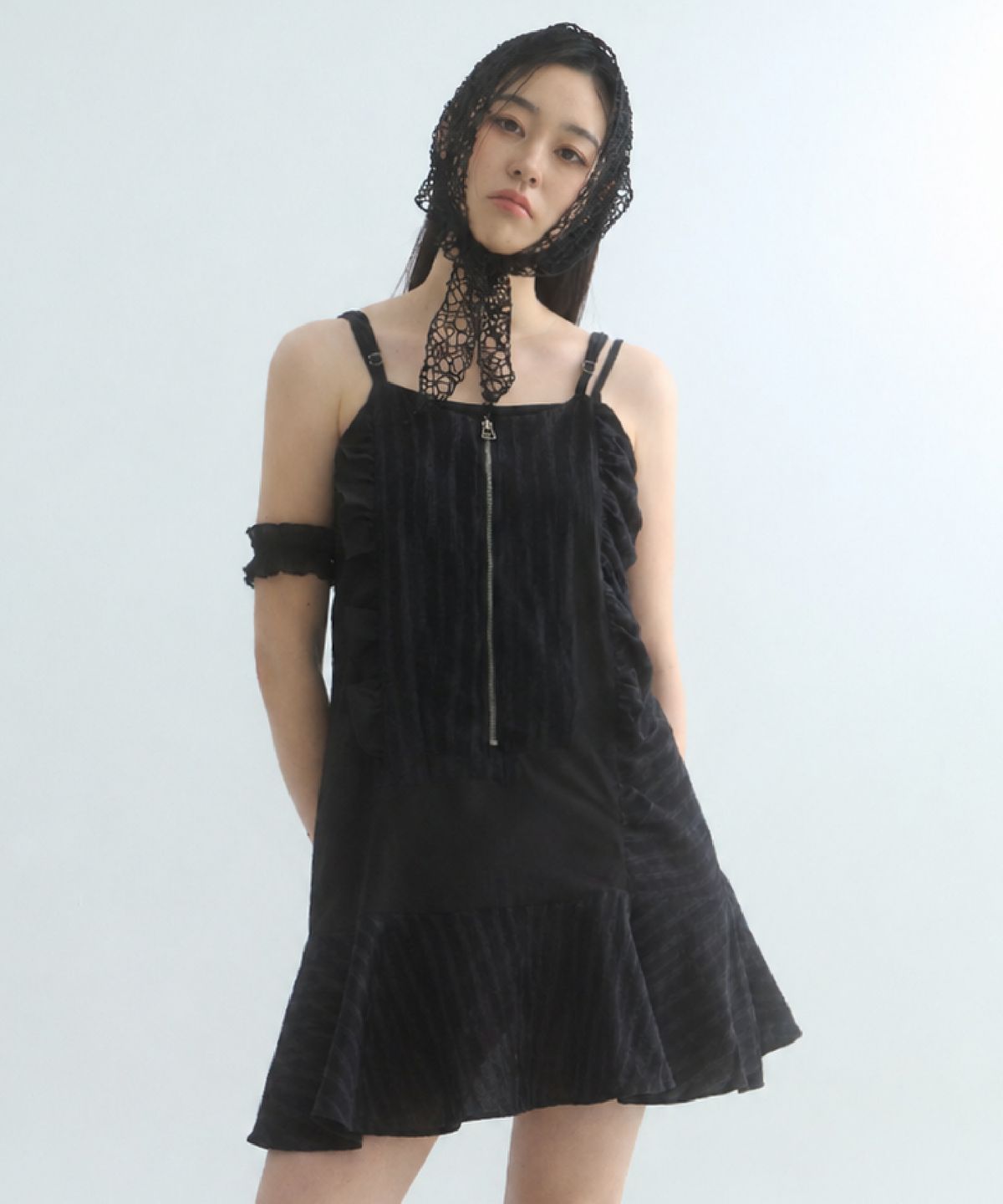무아르모아(MOIREMOA) Layer Patch Zip-Up Dress-black