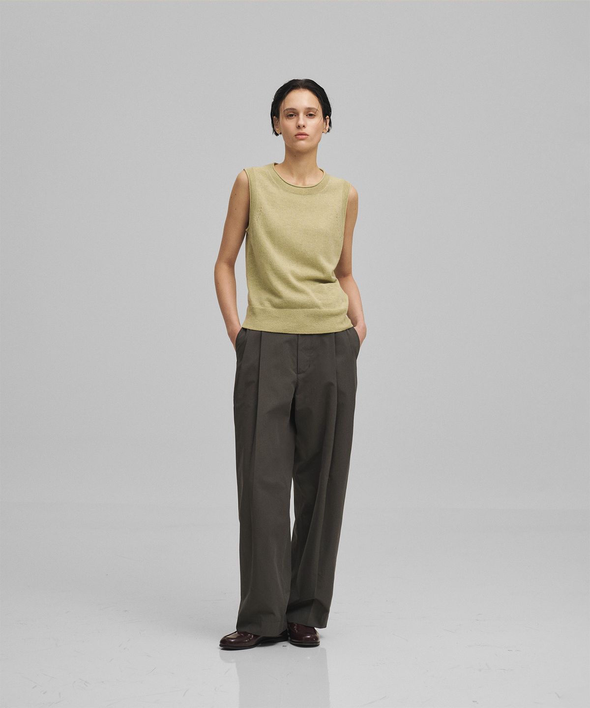 어나더오피스 우먼(ANOTHER OFFICE WOMEN) w. Structure 2tuck Wide Pants (Graphite)