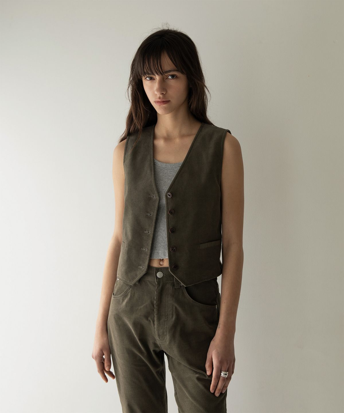 어나더오피스 우먼(ANOTHER OFFICE WOMEN) w. Jane Corduroy Vest (Olive Gray)