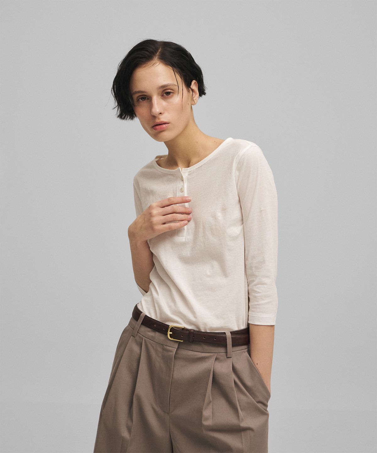 어나더오피스 우먼(ANOTHER OFFICE WOMEN) w. Solid Henryneck Tee (White)