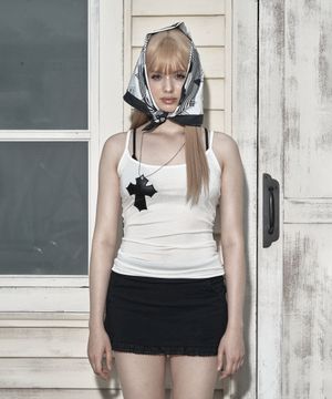 White faux leather cross necklace sleeveless (long)