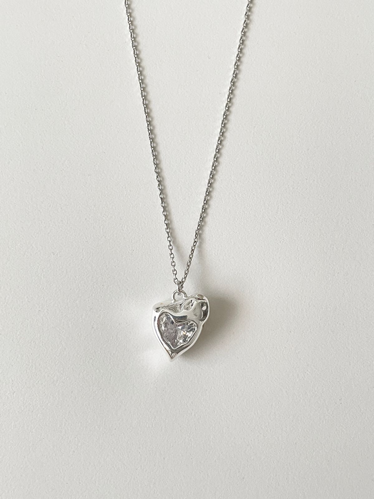 엘리오나(ELYONA) ELA 11 Necklace 메탈 하트 목걸이