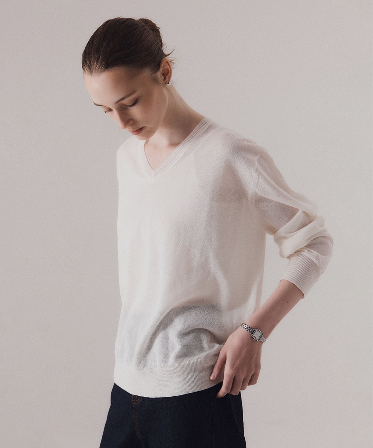 실른(SILN) Fine sheer v-neck pullover knit (IVORY)