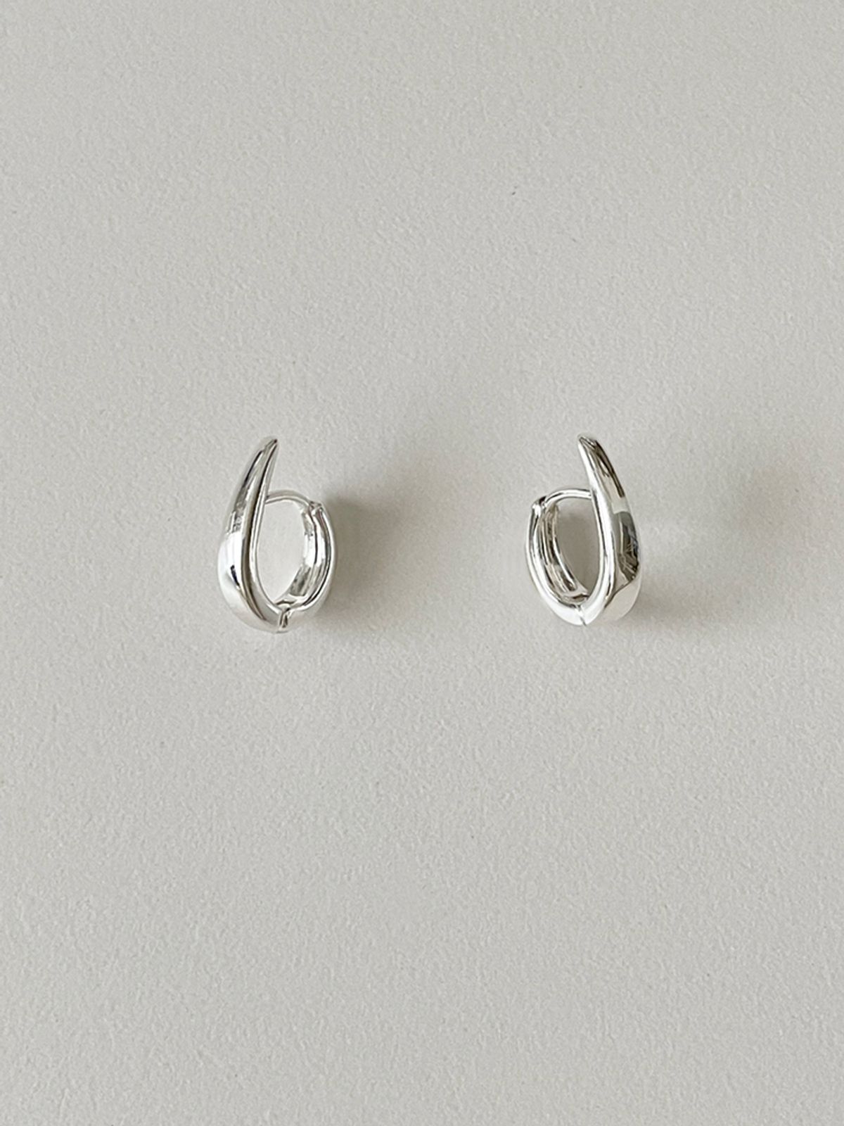 엘리오나(ELYONA) ELA 01 Earrings 원터치 슬릭 귀걸이
