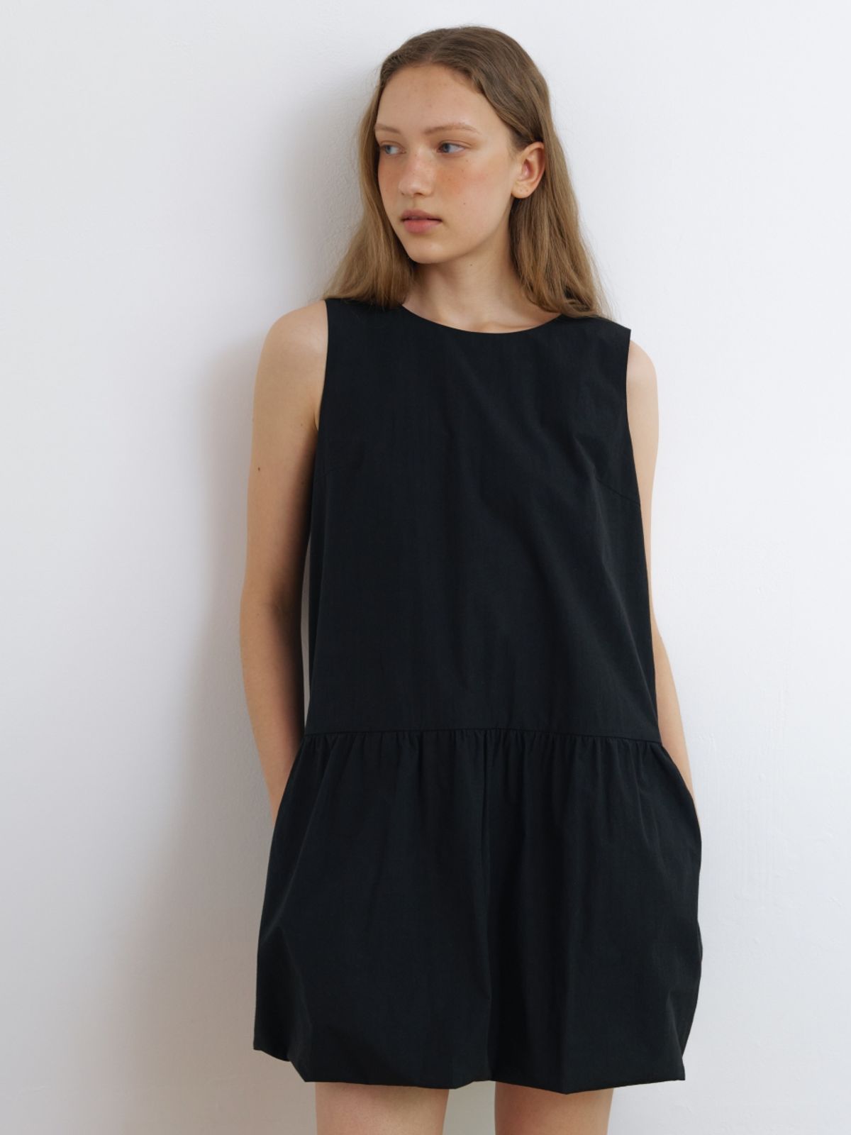 어나우트(UNNOUT) BANDING BALLOON MINI DRESS BLACK