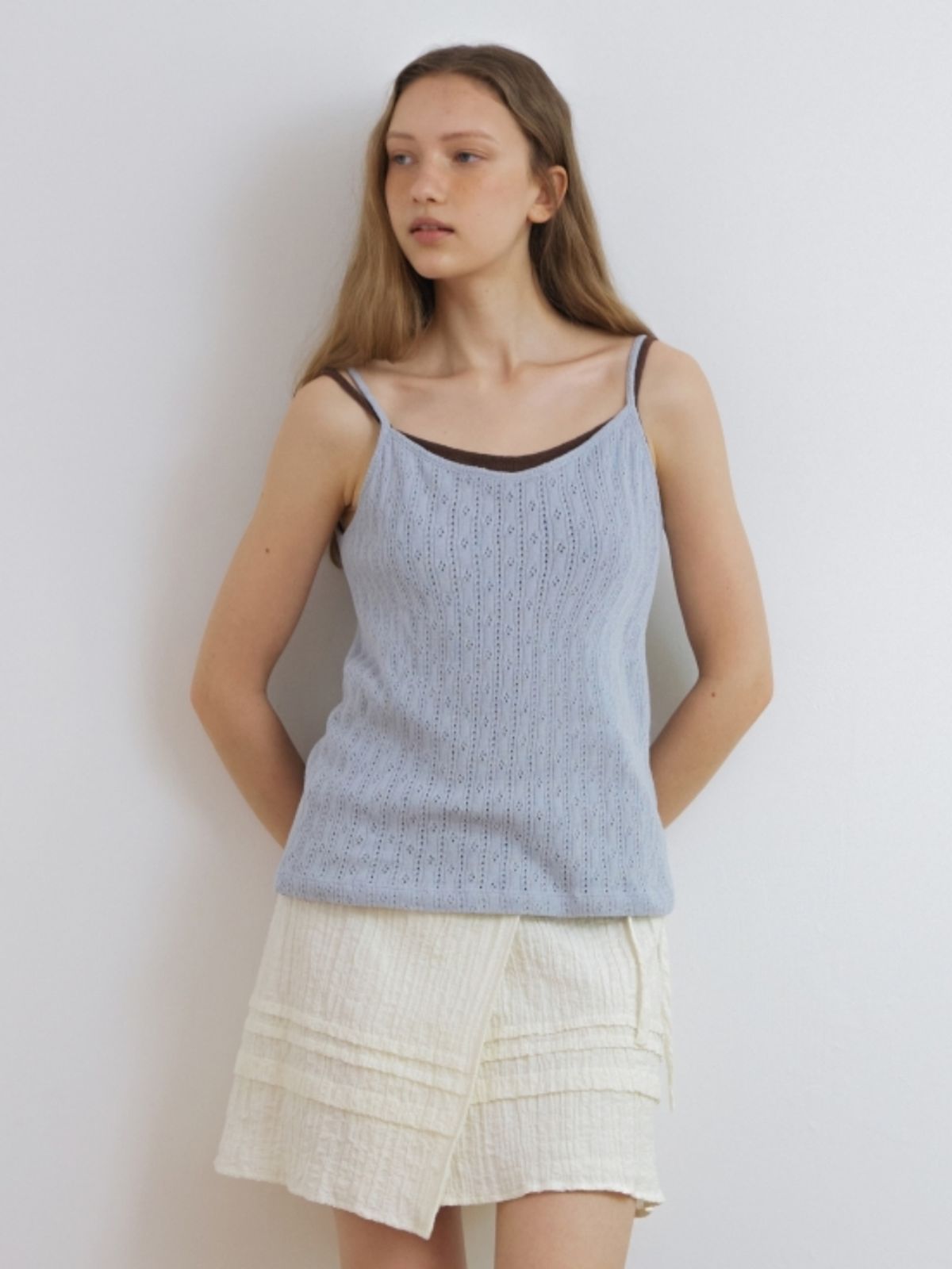 어나우트(UNNOUT) CROCHET SLEEVELESS SHIRT SKY