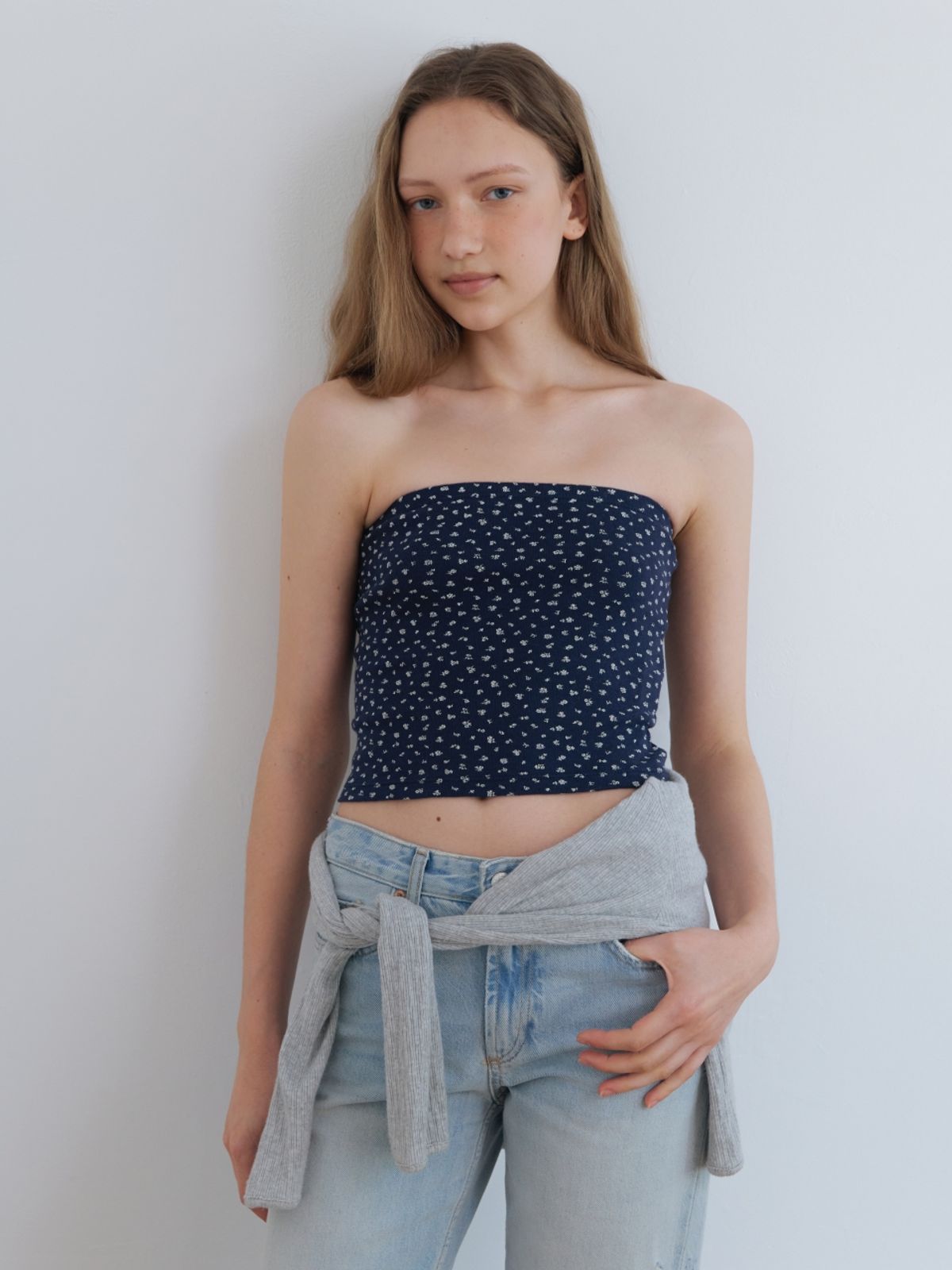 어나우트(UNNOUT) FLORAL TUBE TOP NAVY