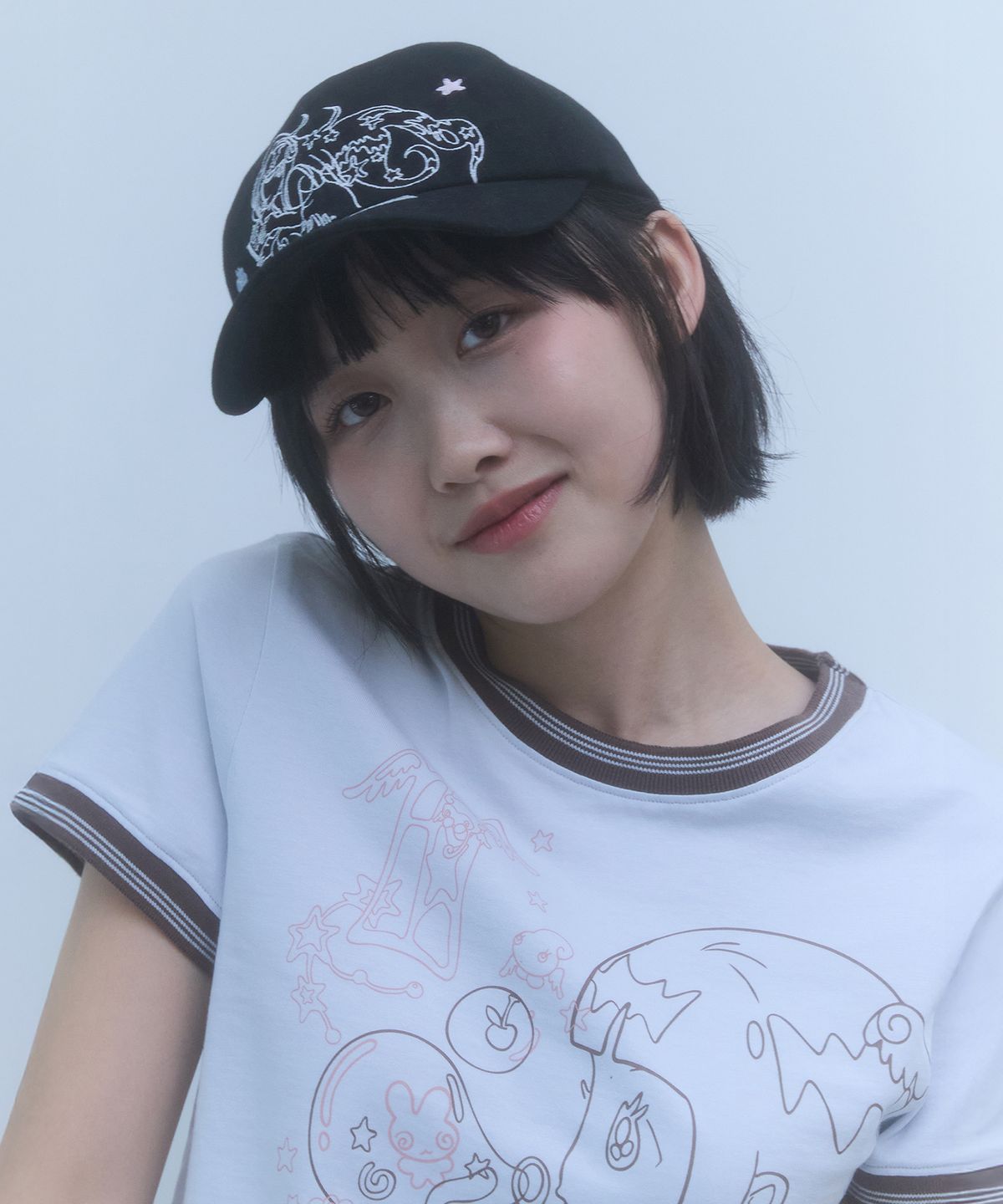키르시(KIRSH) 키르시 X 썬원버드 엠브로이더리 볼캡 [블랙]