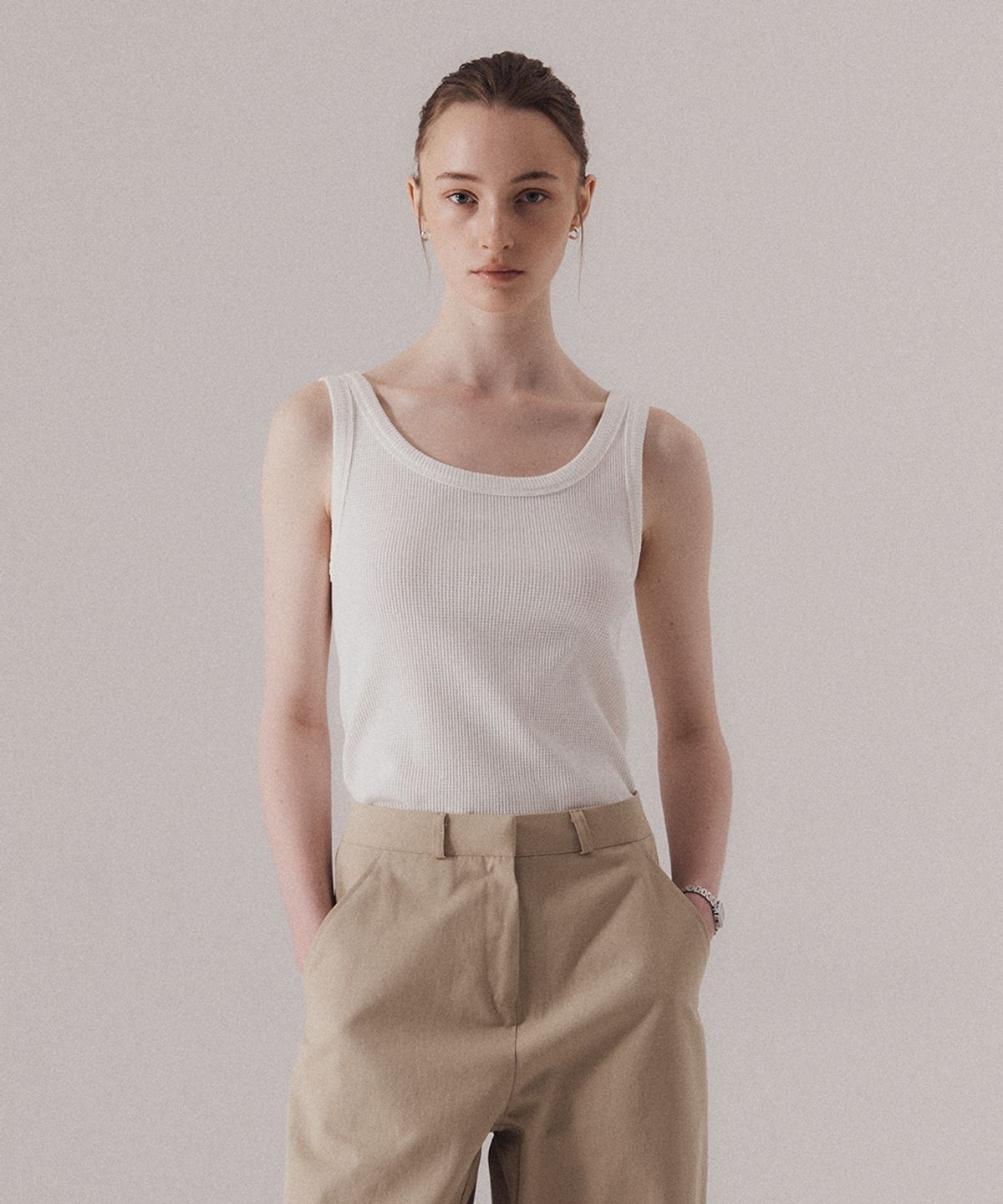실른(SILN) Classy scoop neck sleeveless (WHITE)