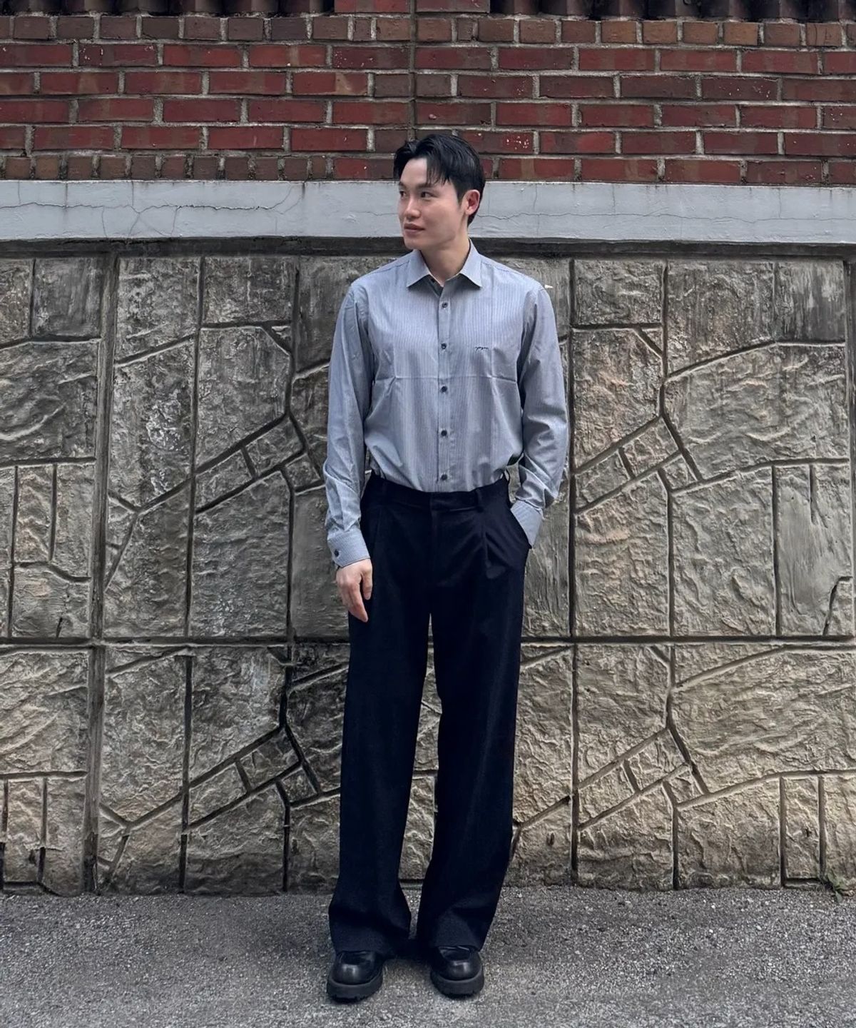 예작(YEZAC) 이지케어 핀 스트라이프 슬림핏 셔츠 블랙 YEESBS178BK