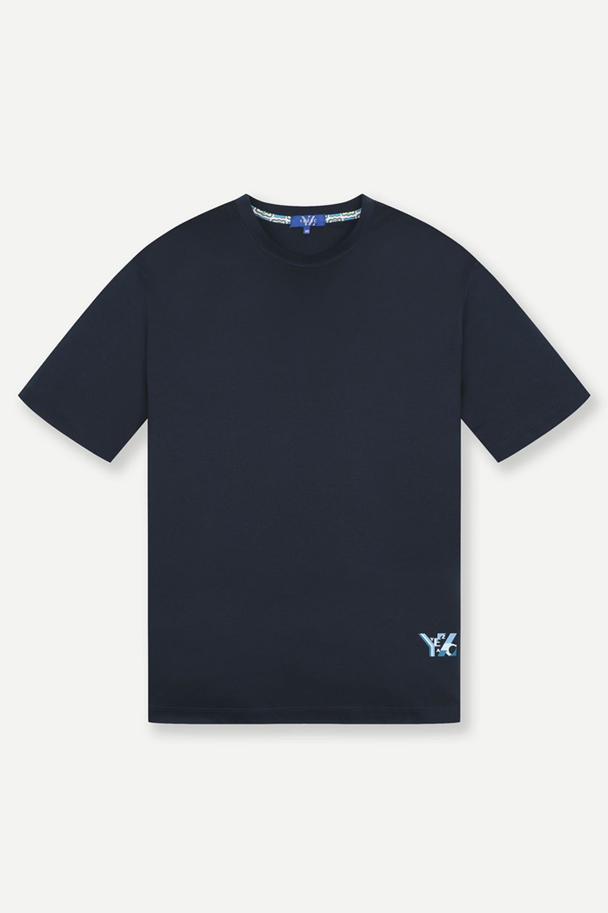 예작(YEZAC) 로고 프린트 베이직 라운드넥 티셔츠 네이비 YJEMTS457NY