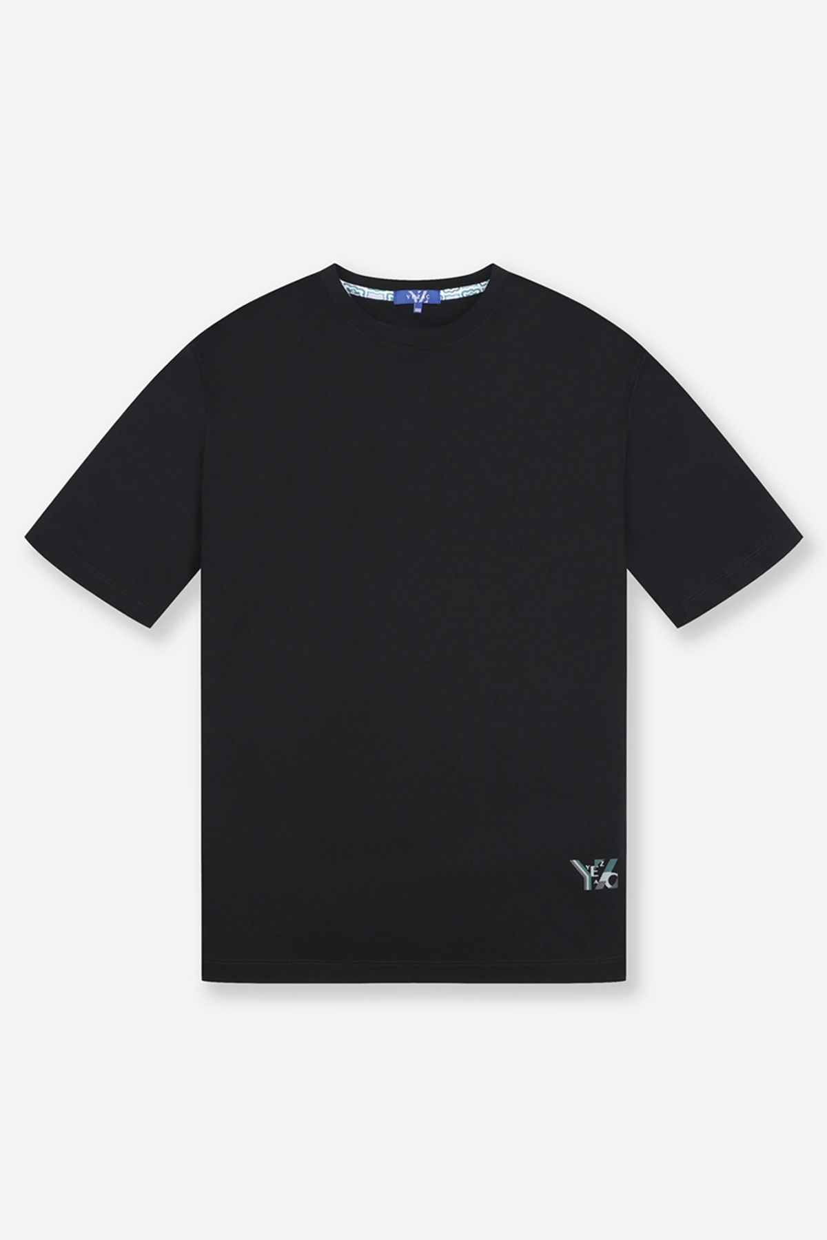 예작(YEZAC) 로고 프린트 베이직 라운드넥 티셔츠 블랙 YJEMTS457BK