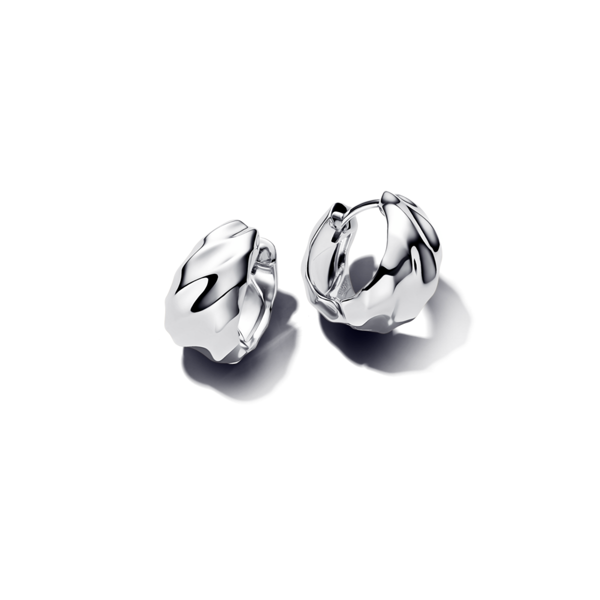 판도라(PANDORA) 리플드 스몰 후프 이어링 293874C00