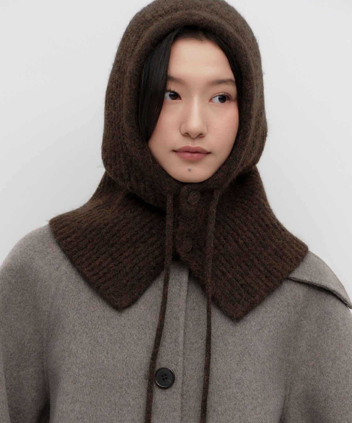 무신사 스탠다드 우먼(MUSINSA STANDARD WOMAN) 우먼즈 스트링 버튼 니트 바라클라바 [브라운]